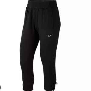 Nike Women's Yoga Crop Pants - New with tag